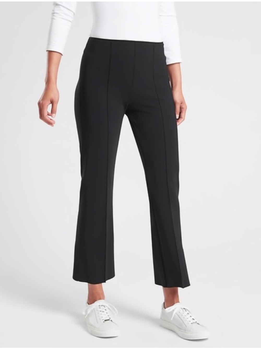 Athleta Mercurial Crop Flare
Pant BLK - Black